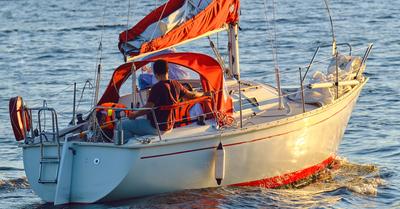 Best Small Sailboats With Standing Headroom | Life of Sailing
